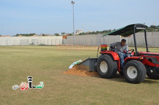 كفرقاسم - فيديو: كثرة الفرق الرياضية تعبت الارضية واغلاق الملعب البلدي  ابو خميس  لزراعة العشب الشتوي  لأكثر من شهر